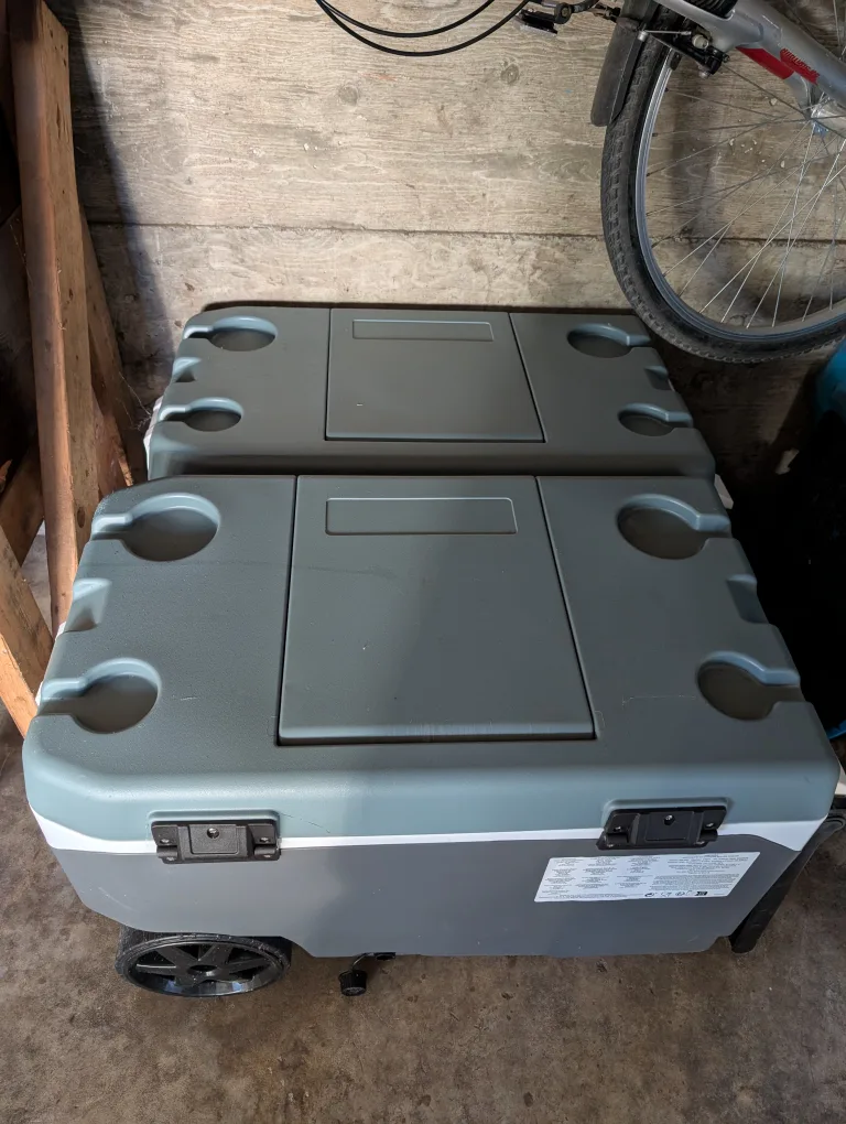 Igloo 90-quart Maxcold Latitude Flip and Tow Wheeled Cooler image indicator(2)