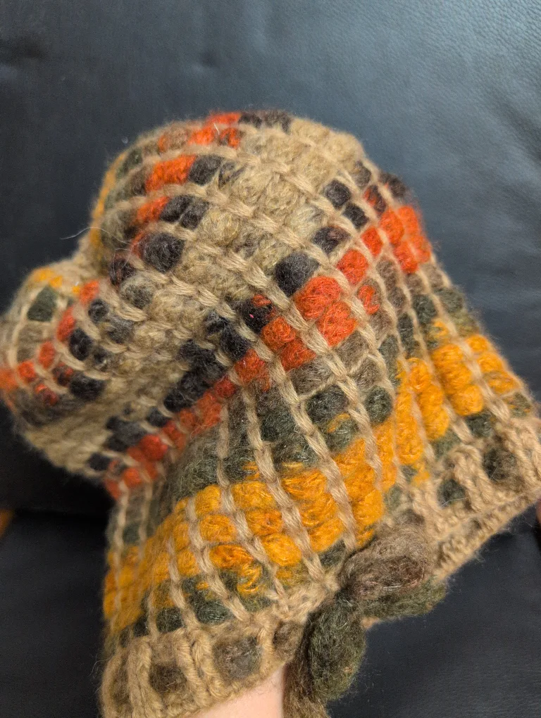 Hand-knitted beanie, multicolor image indicator(3)