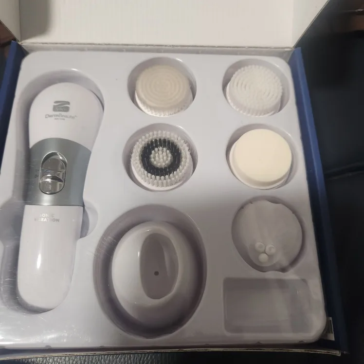 Silk'n DermBeaute Skin Cleansing and Clarifying System image indicator(9)