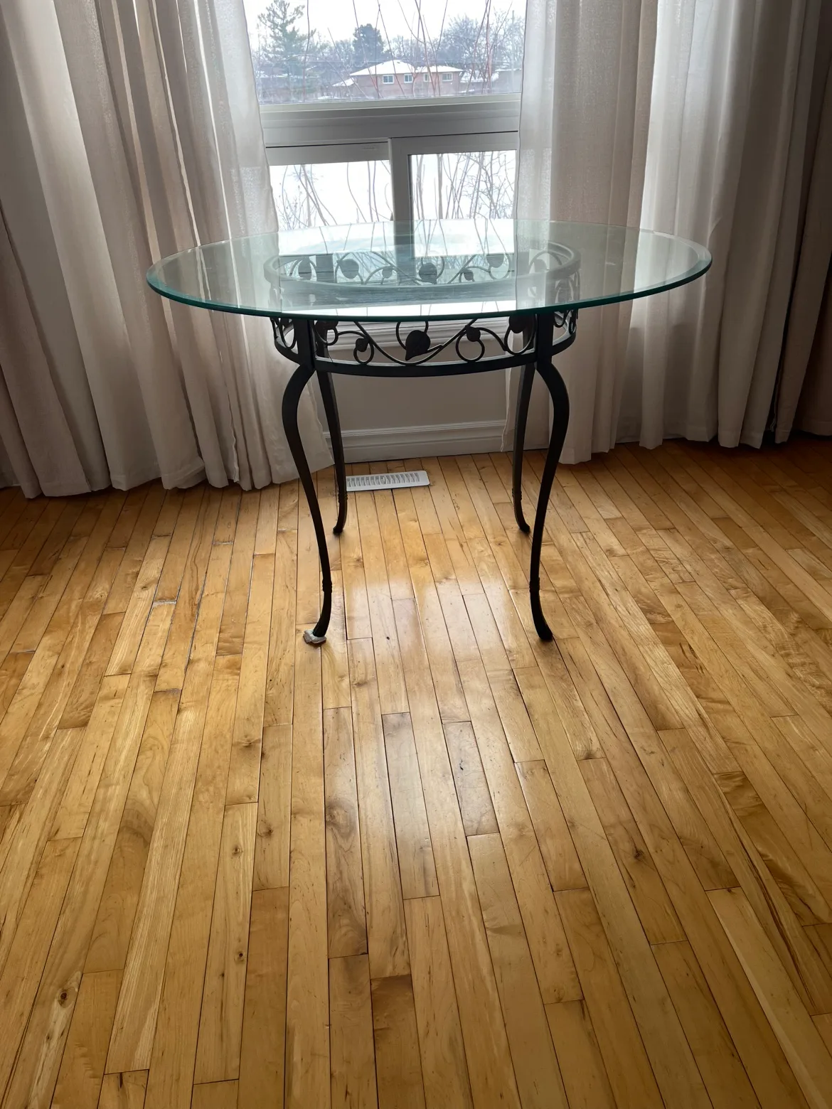 Round dining table 44inches image indicator(4)