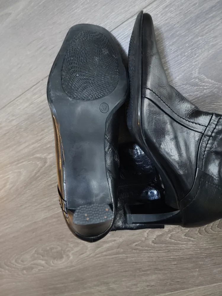 Aldo size38 Genuine Leather Boots+ Ankle Boots 37 and  Pump 38 image indicator(7)