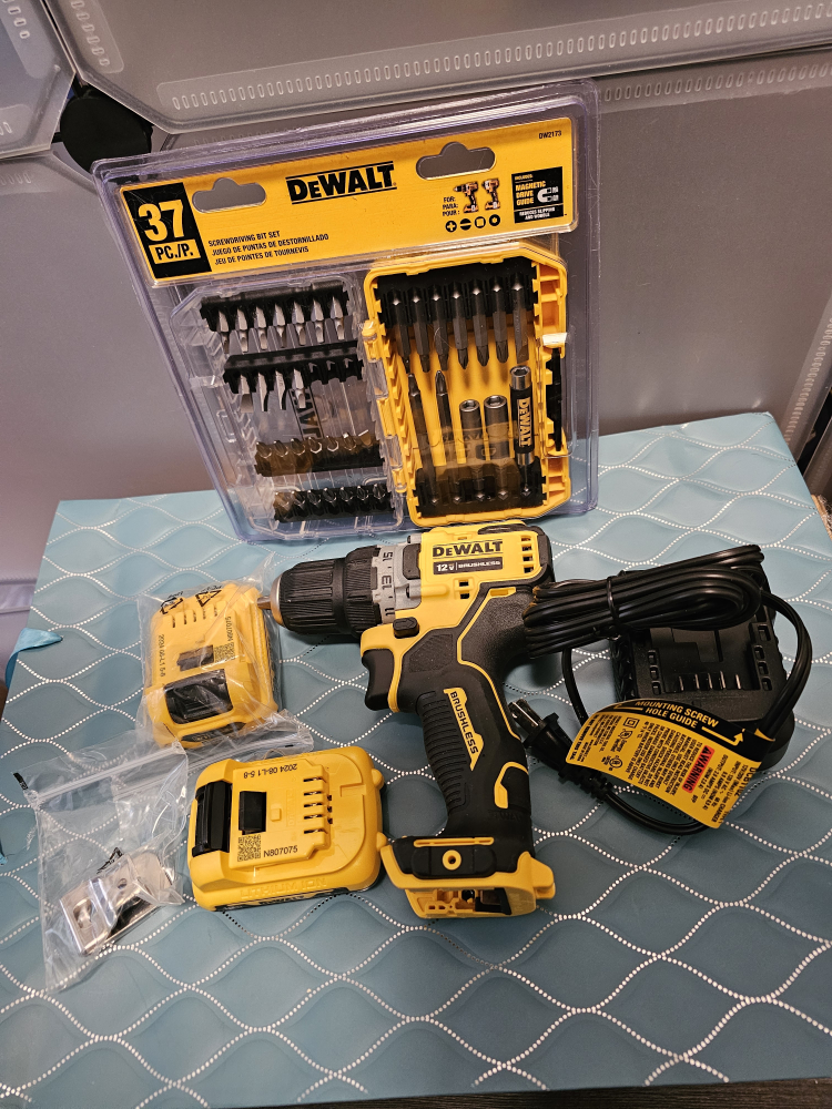 DEWALT Cordless Drill/Driver Kit with 37-pc Screwdriver Bit Set