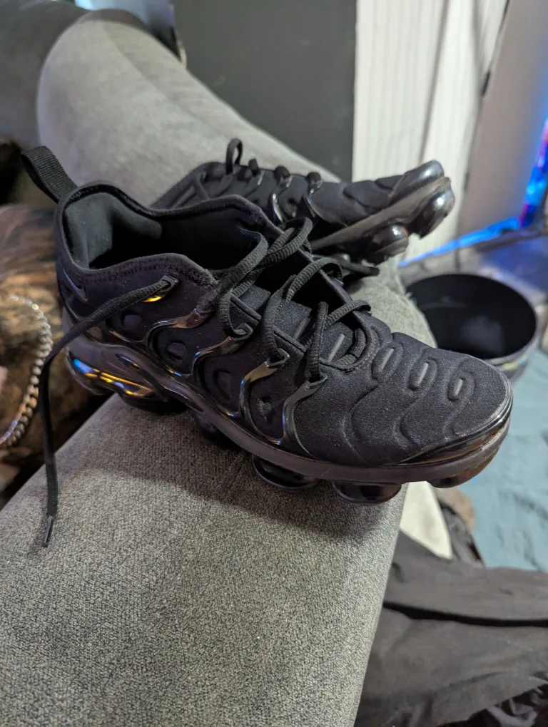 Nike Air Vapormax Plus Triple Black Sneakers thumbnail