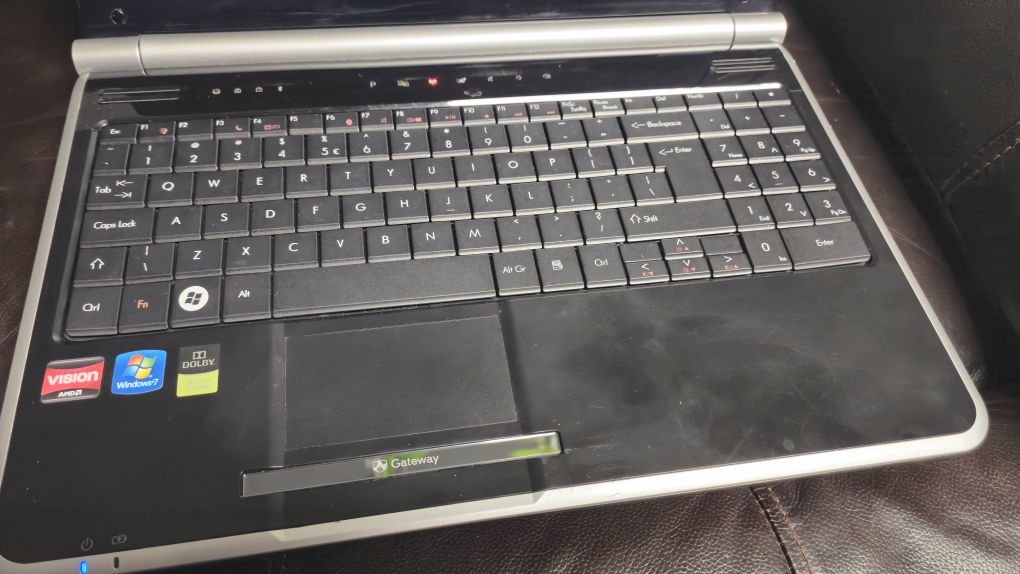 Gateway Laptop - photo 2
