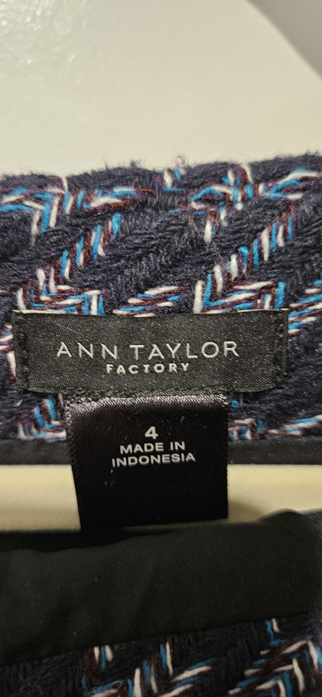 Ann Taylor Pencil Tweed Winter Skirt, Size 4, perfect for winter - photo 2