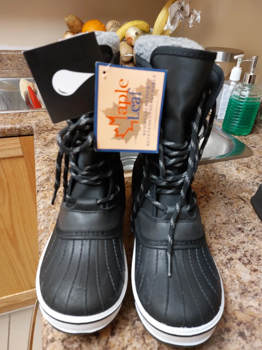 Women's Black Winter Boots Size 7 image indicator(7)