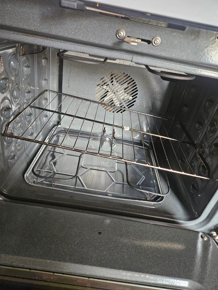 GE Electric Range - Convection Oven - 4 Burners image indicator(2)