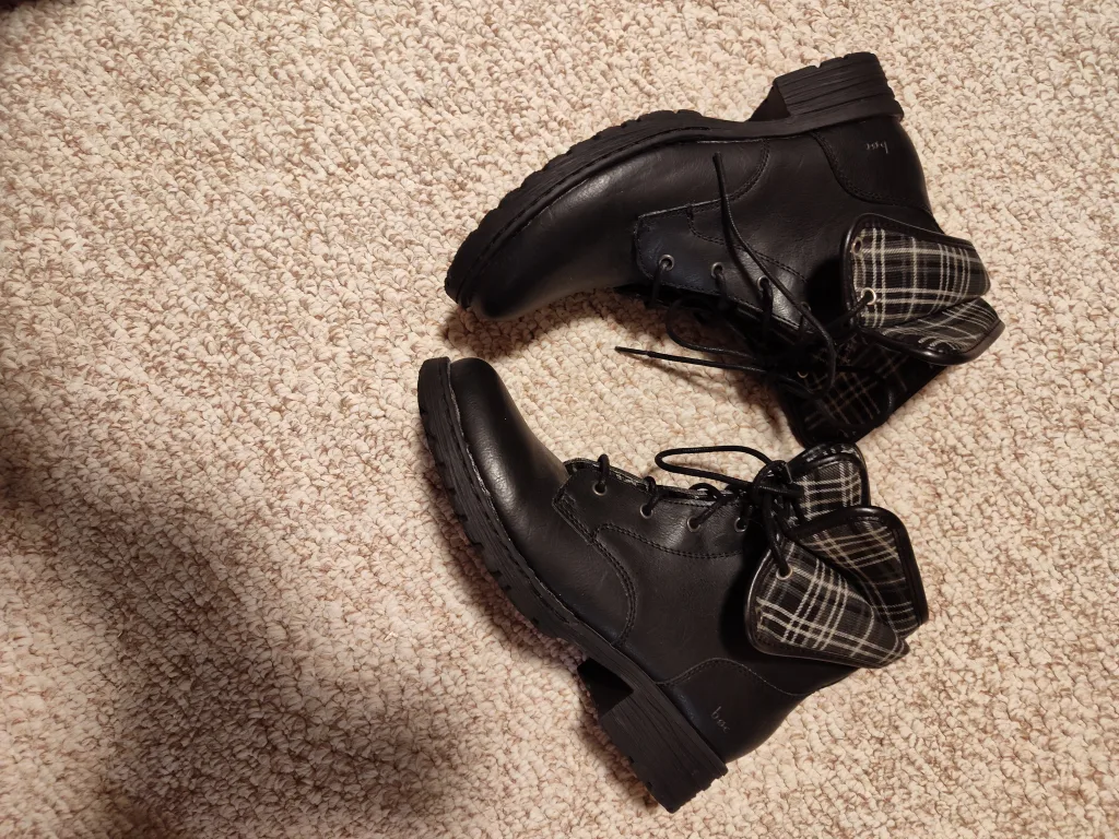 Women's Black Lace-Up Boots size 8 image indicator(4)