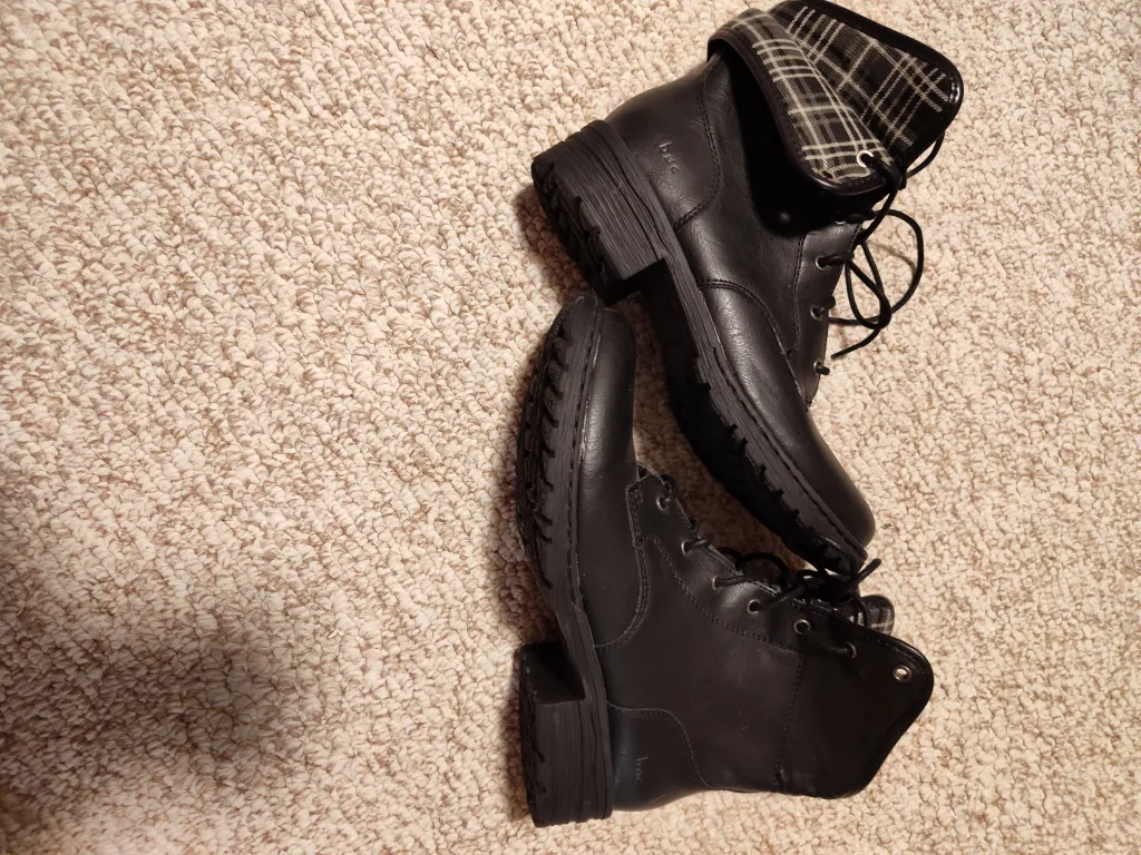 Women's Black Lace-Up Boots size 8 image indicator(5)
