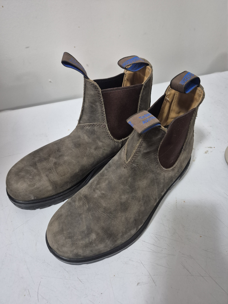 Blundstone Chelsea Boots - Size 6M