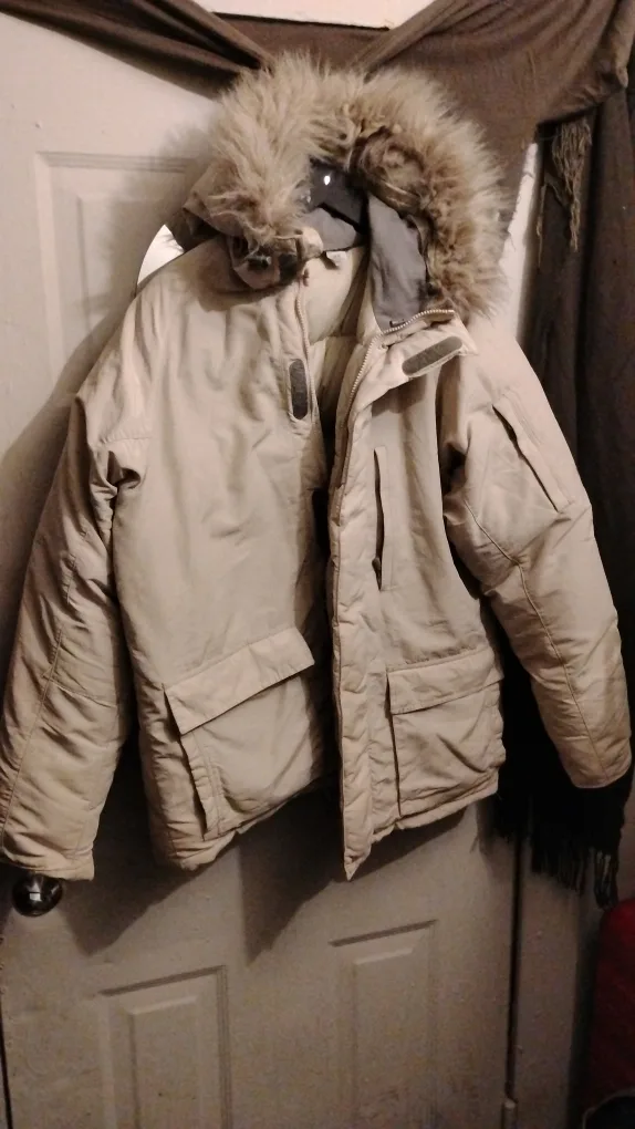 Vintage Mountain Equipment Co-op Men's Size Medium Down Parka image indicator(7)