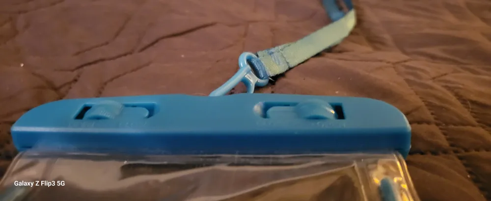 Waterproof Phone Pouch with Lanyard image indicator(4)