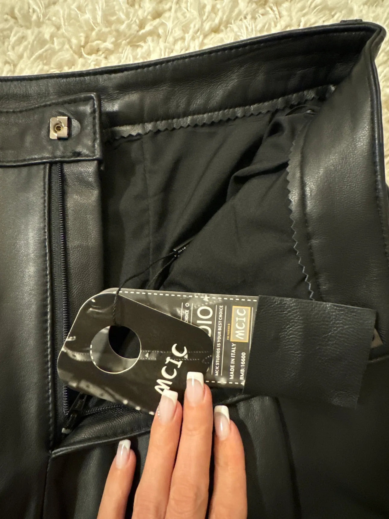 Stylish natural Leather Shorts with the pockets image indicator(3)