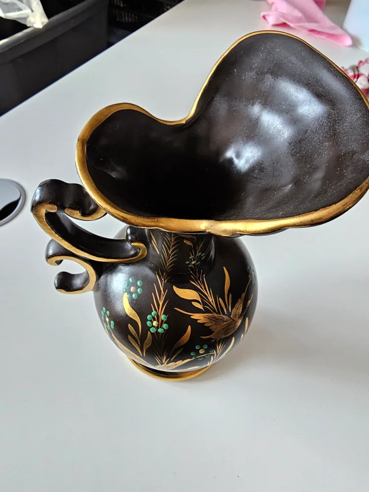 Vintage Black and Gold Ceramic vase image indicator(4)