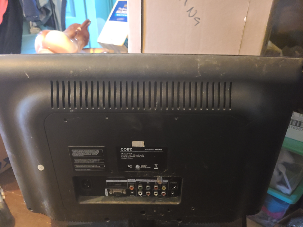 Coby 19 inch LCD TV - photo 2