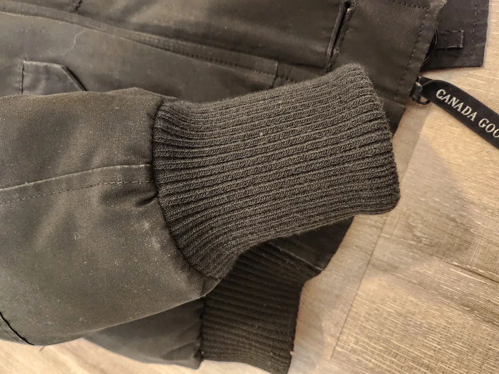 Canada Goose Bomber Jacket image indicator(5)