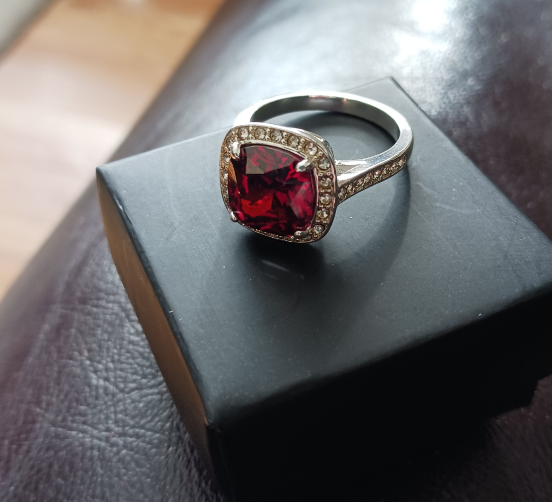 Avon Red Cushion CZ Halo Cocktail Ring - Size 8 - photo 2
