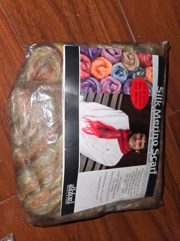 🧡 Brand New Ashford Silk Merino Scarf Kit image indicator(6)