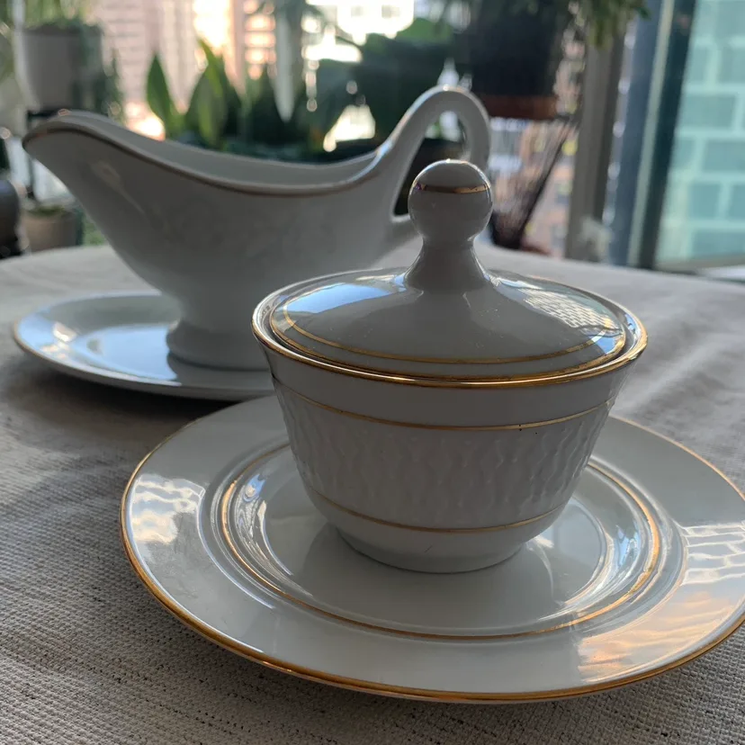 Vintage Set of Creamer & Sugar Bowl (Gold Accent Trim) image indicator(3)