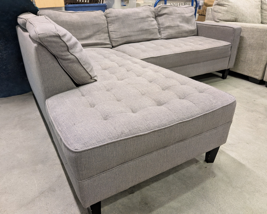 BEAUTIFUL GREY SECTIONAL.FREE DELIVERY!!!