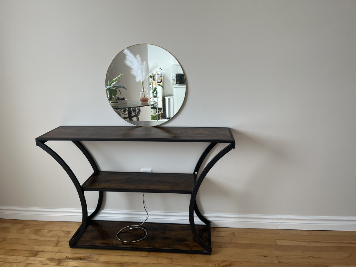 Round mirror with gold frame