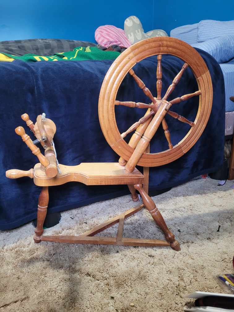 Spinning Wheel with Accessories and Fibre - photo 2