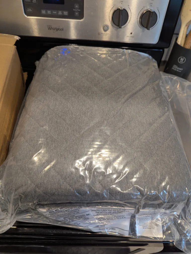 Grey Quilted Bedspread - Queen Size image indicator(3)