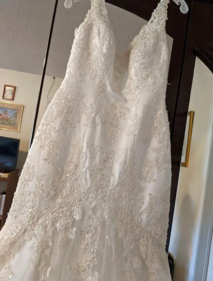 White Jewel Bridal Gown Size 4 image indicator(3)