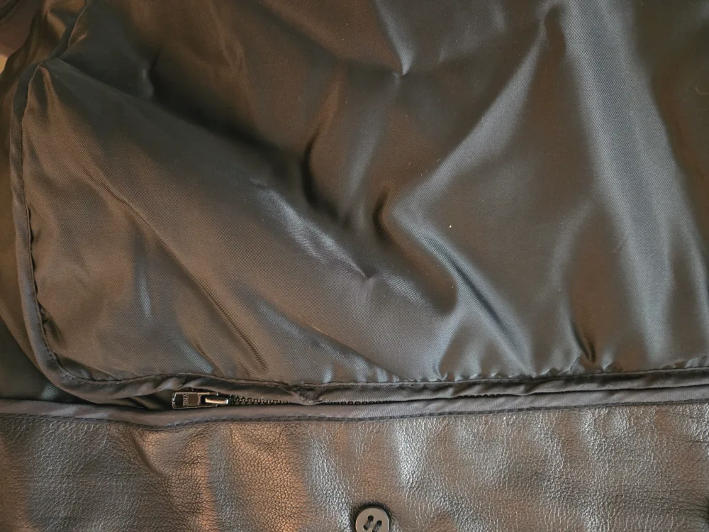 Danier Leather coat - Size 10 image indicator(4)