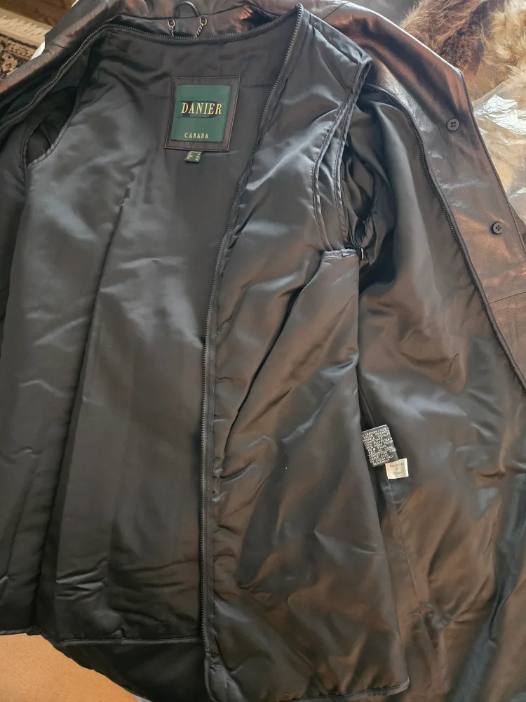 Danier Leather coat - Size 10 image indicator(5)