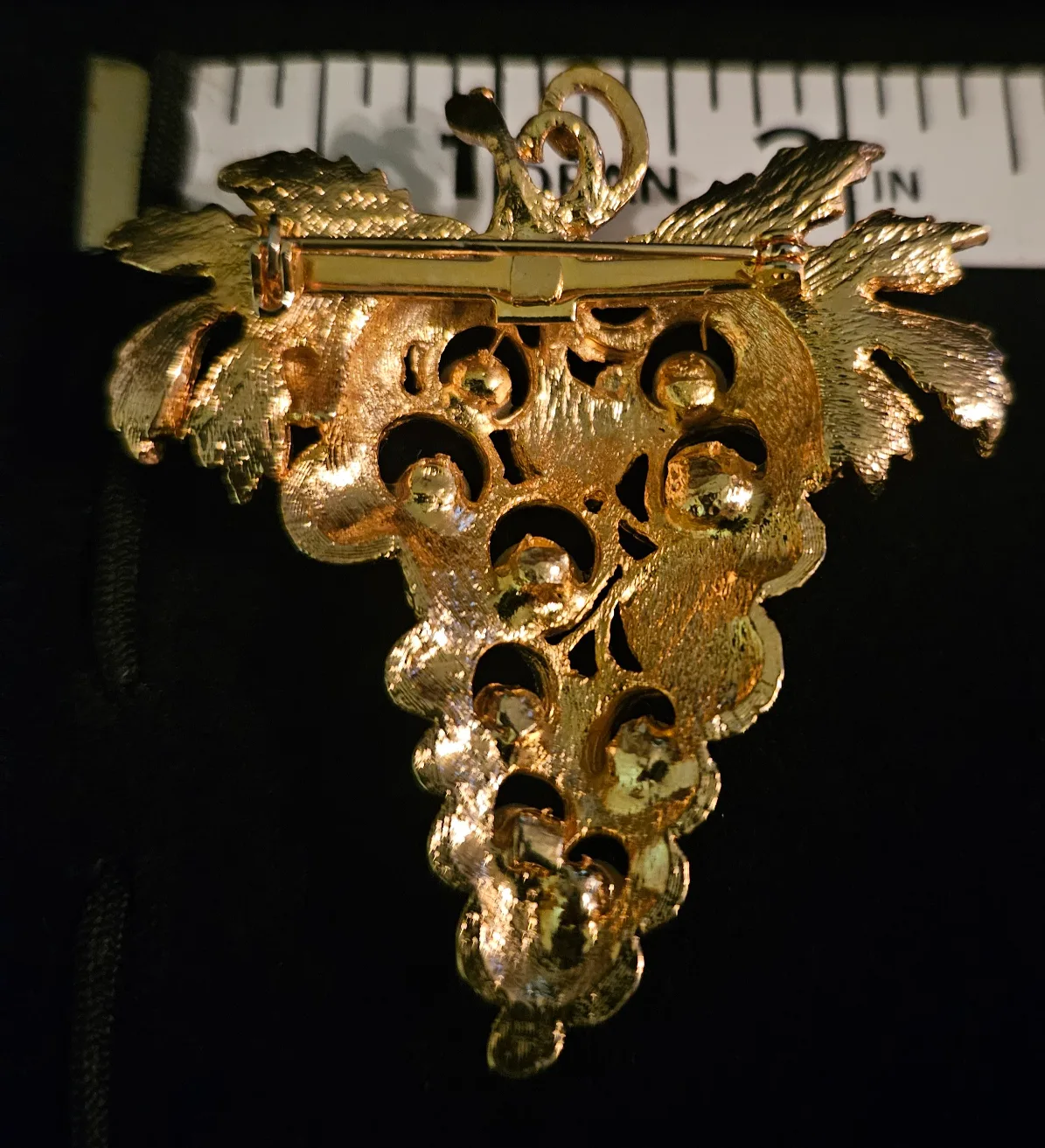Vintage Gold Tone Grape Bunch Brooch 🍇 image indicator(9)