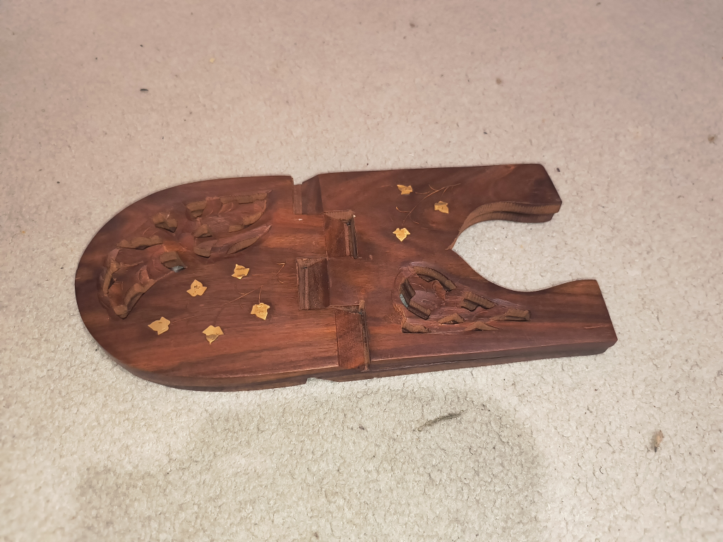 Intricate Wooden Book Rest - photo 2