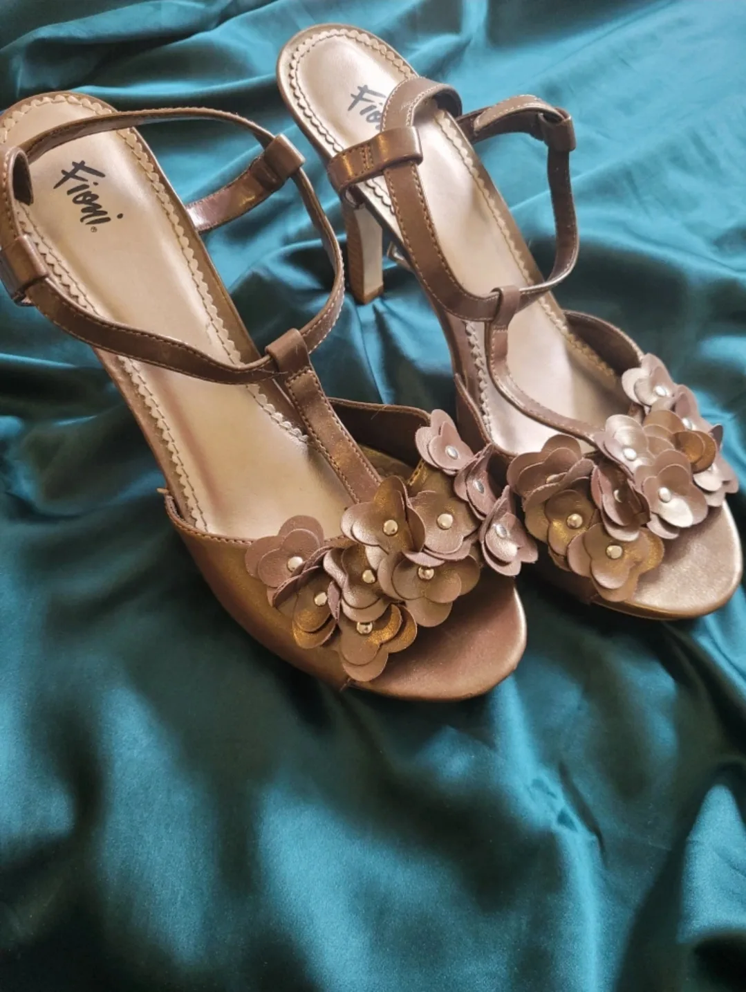 Fioni Brown Floral High Heels - Size 9 1/2 image indicator(2)
