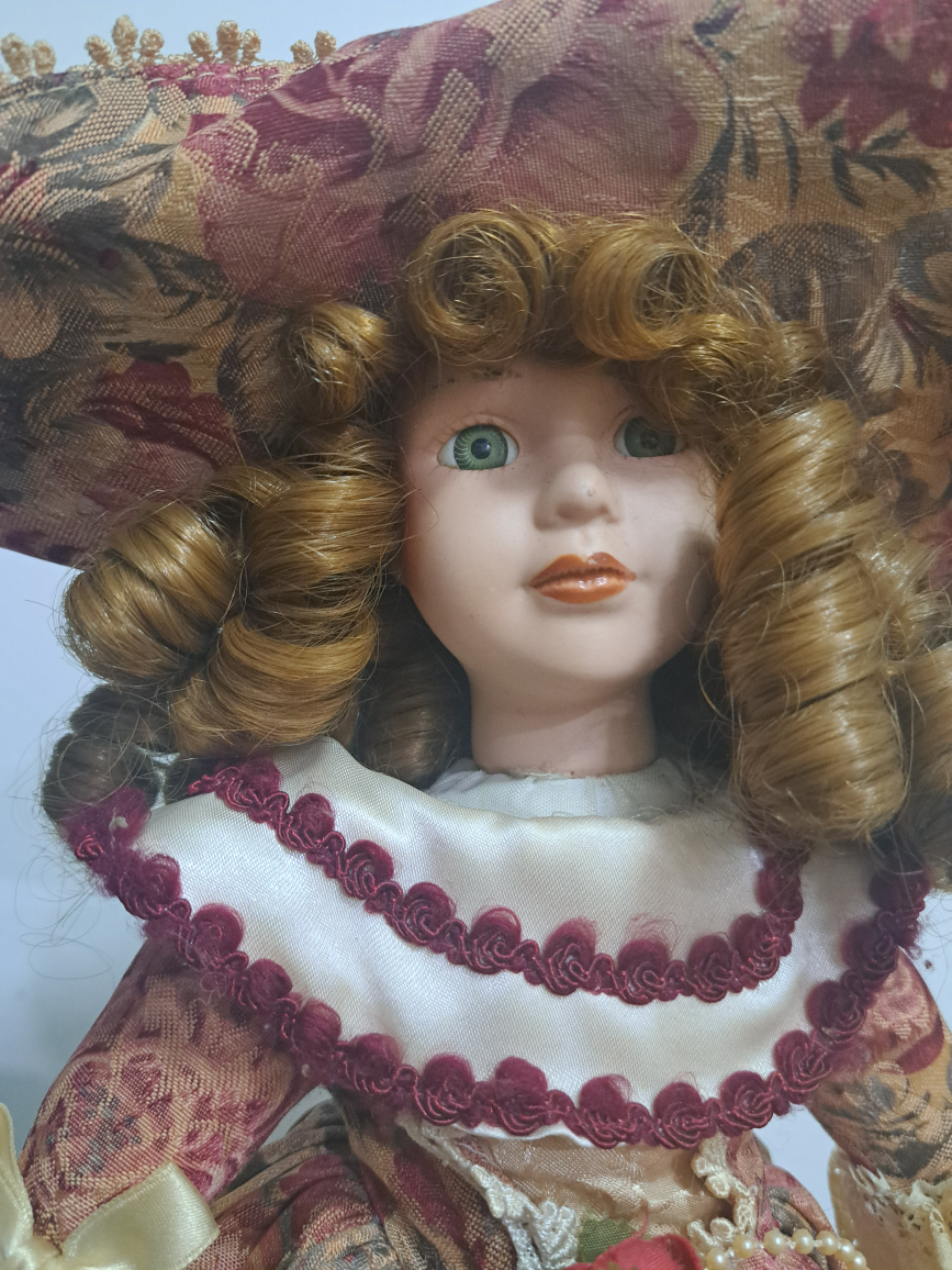 Porcelain Collector Doll in Vintage Dress - photo 2