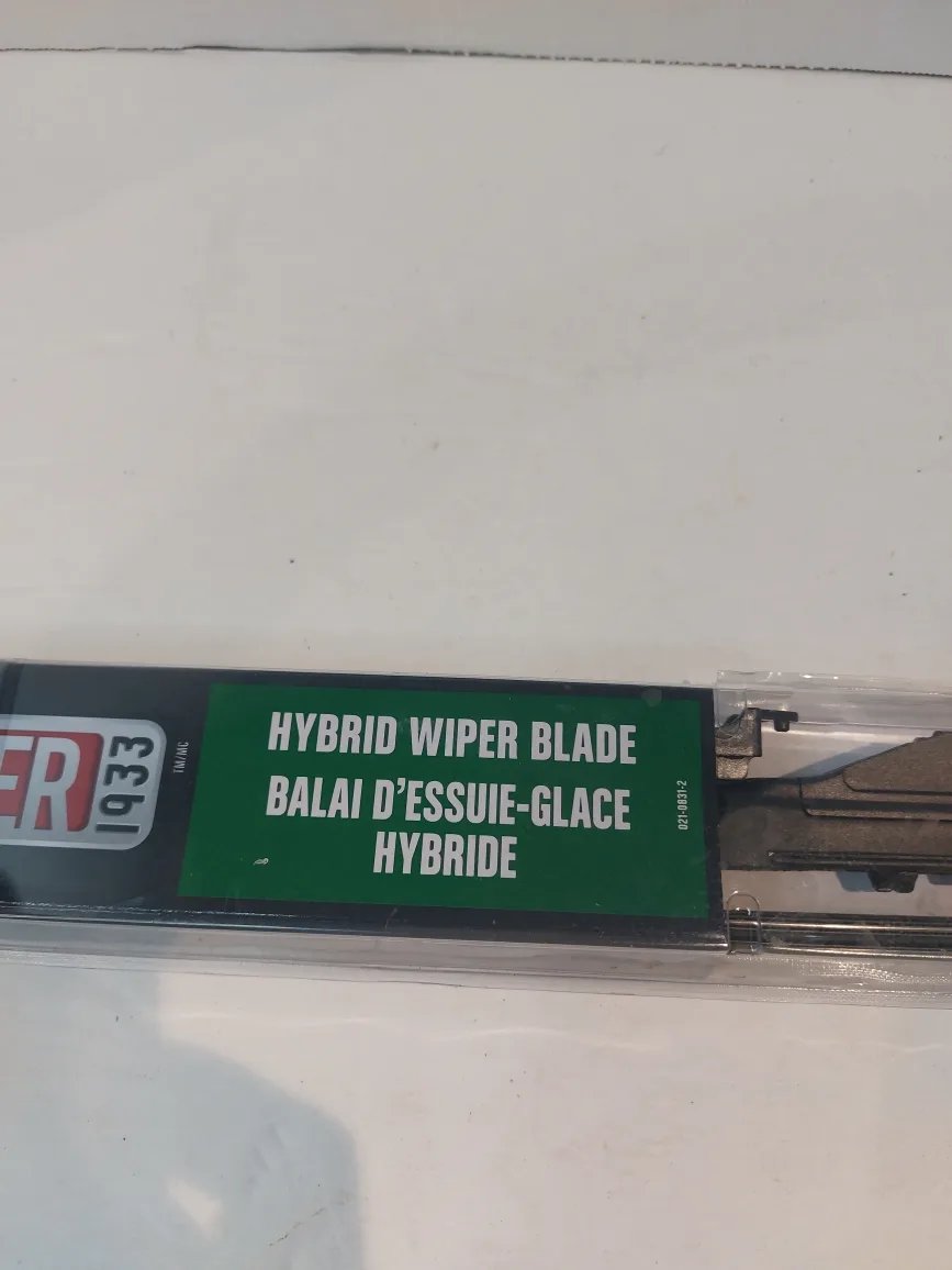 28" Motomaster 1933 Hybrid Wiper Blade image indicator(2)