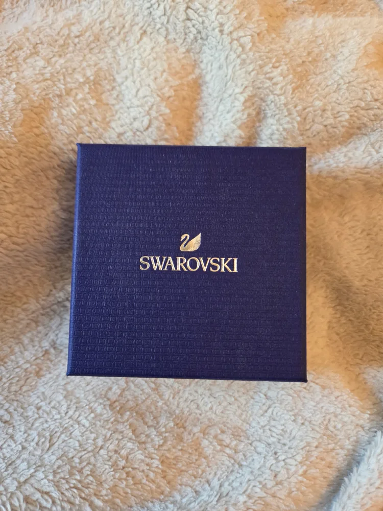 Swarovski Crescent Moon Necklace image indicator(2)