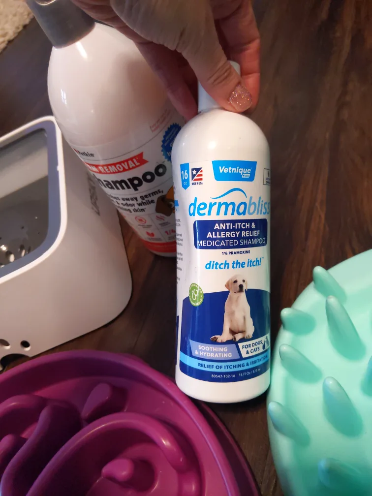 Dog Bowl and Grooming Shampoo Bundle image indicator(2)