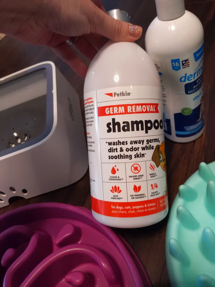 Dog Bowl and Grooming Shampoo Bundle image indicator(3)