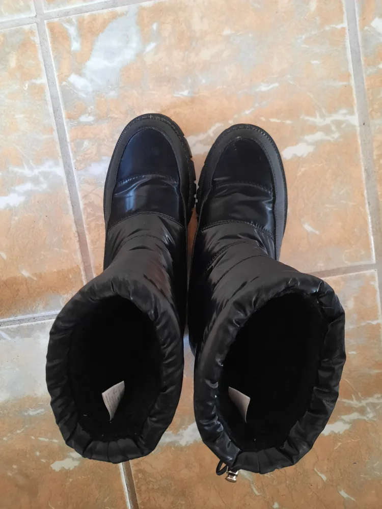 Women's Black Puffer Boots image indicator(5)