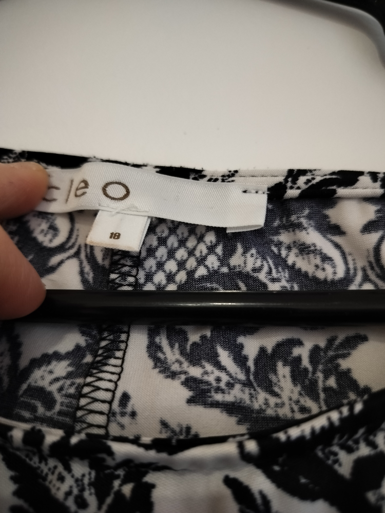 Size 18  Black and White Sleeveless Dress - photo 3