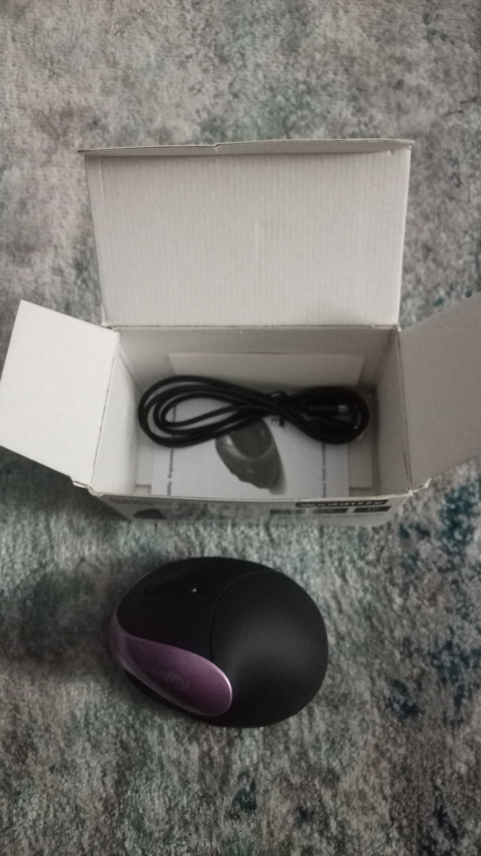 Ergonomic Black/Purple Wireless Mouse - photo 3