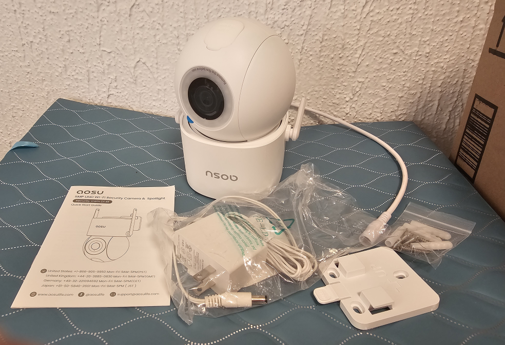 Three QOSu 5MP UHD Wi-Fi Security Cameras & Spotlights - photo 2