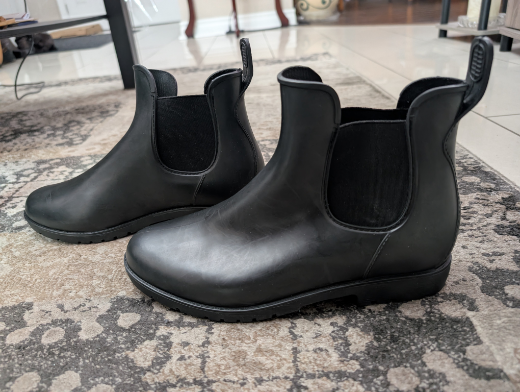 Men's Sleek Black Rain Boots Size 8 (41) - photo 2