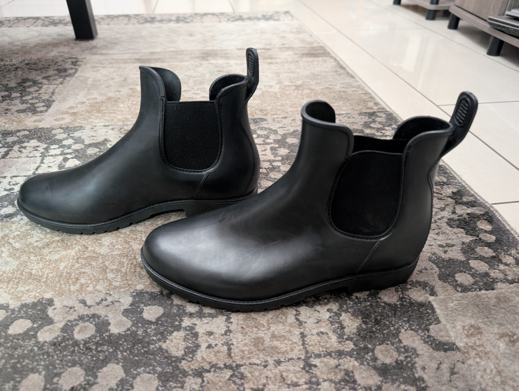 Men's Sleek Black Rain Boots Size 8 (41) - photo 3