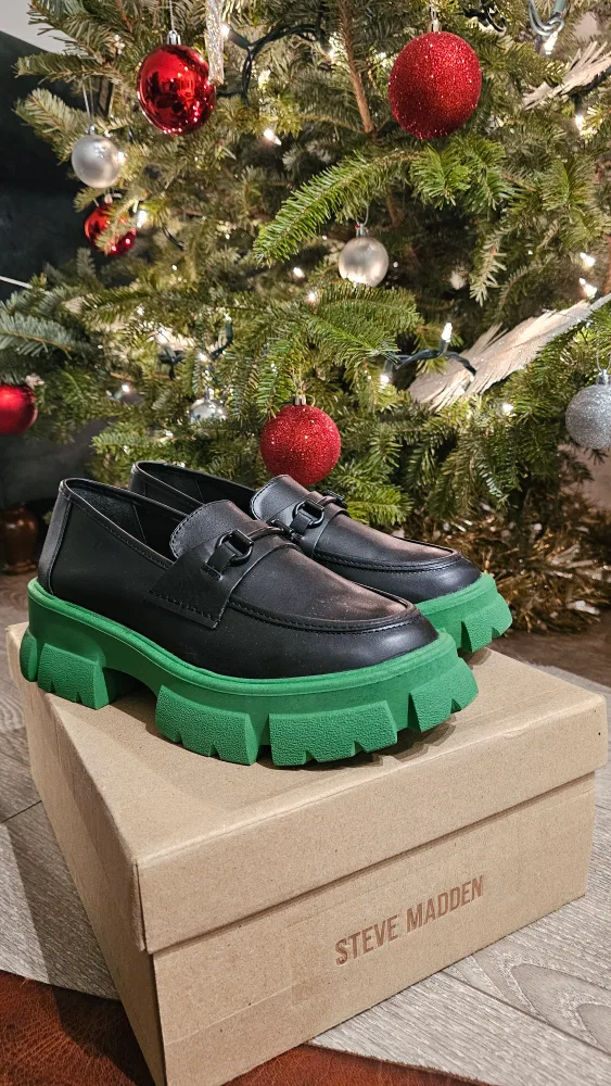 Steve Madden Black and Green Loafers image indicator(2)