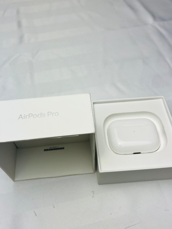 Apple AirPods Pro - Wireless Earbuds with Charging Case - photo 4