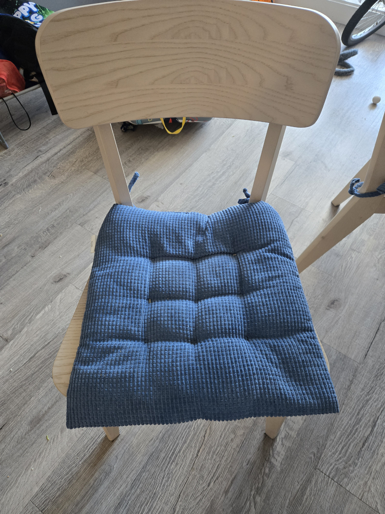 Dining Table Set with Four Chairs and Cushions - photo 3