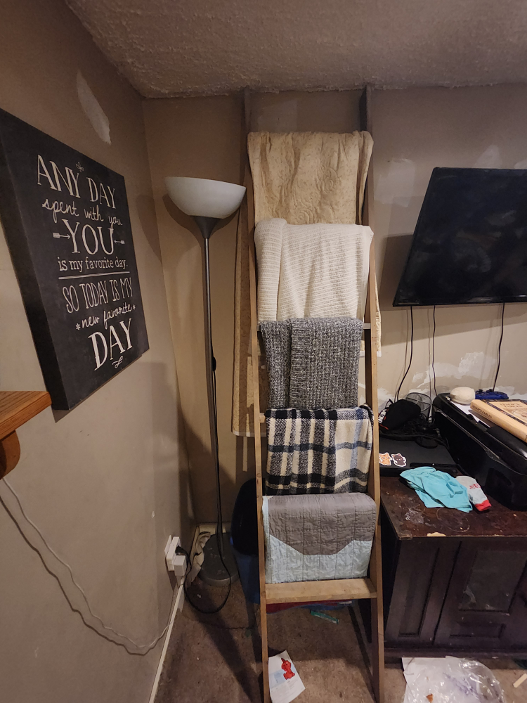 Wooden Ladder Shelf - Blanket Rack
