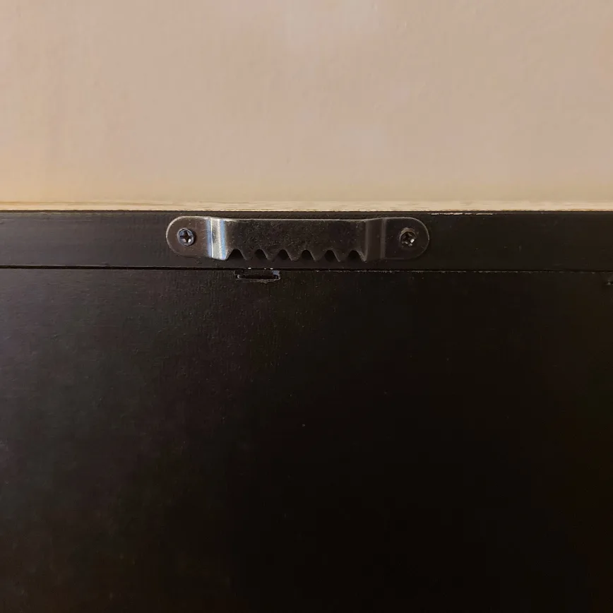 Corkboard with white and gold wooden frame image indicator(8)