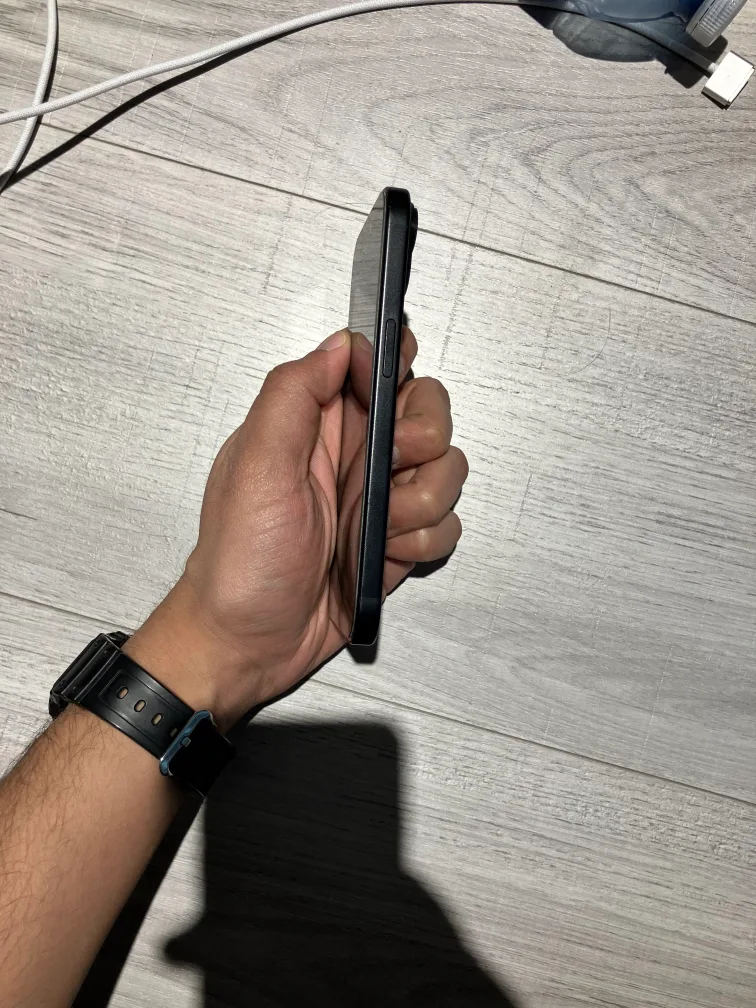 iPhone 15 256GB - Black - Excellent condition image indicator(3)